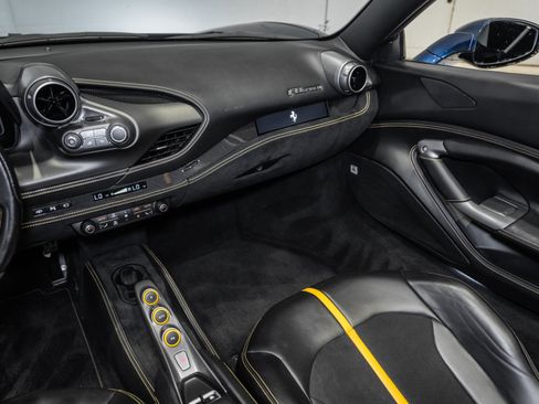 Used 2023 Ferrari F8 Tributo RWD image 22