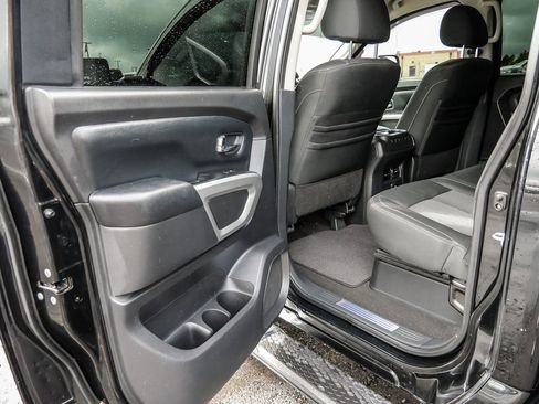 Used 2017 Nissan Titan SV AWD/4WD image 23