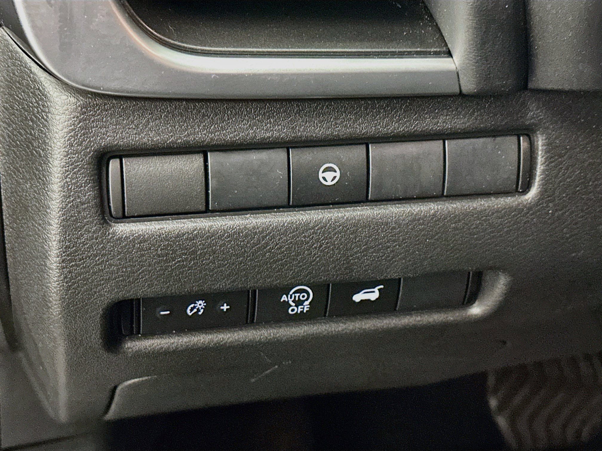 Used 2025 Nissan Rogue SV AWD/4WD image 17