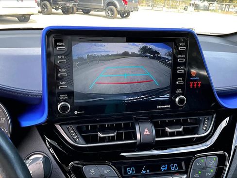 Used 2022 Toyota C-HR XLE image 28
