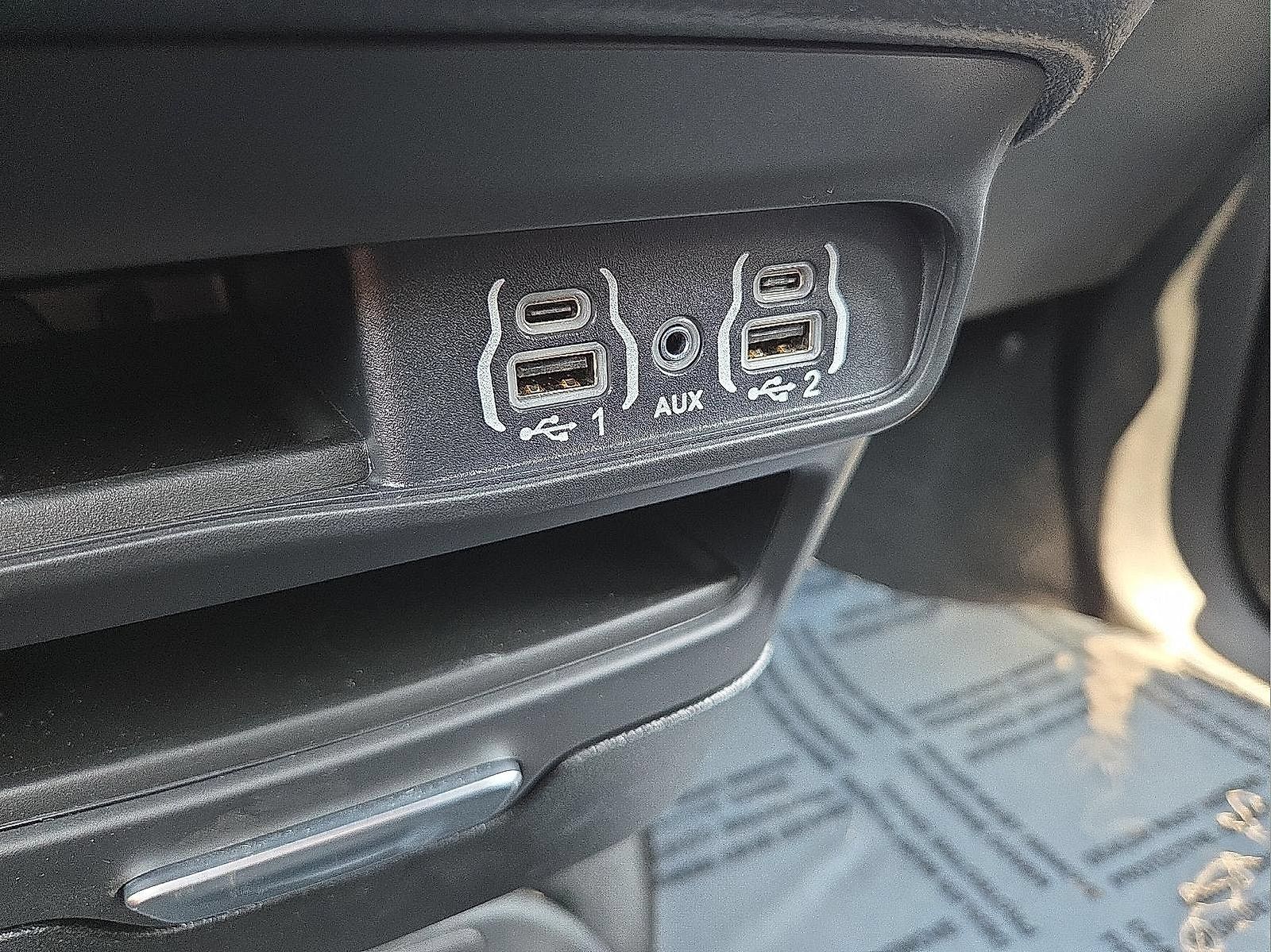 Used 2025 Chrysler Pacifica Select FWD image 21