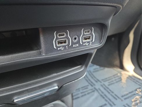 Used 2025 Chrysler Pacifica Select FWD image 21