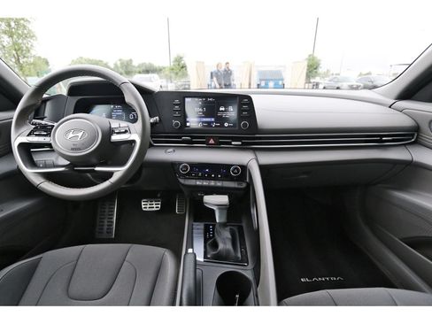 Certified 2025 Hyundai Elantra Sport FWD image 12