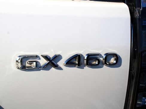 Used 2023 Lexus GX 460 Luxury w/ Sport Design Package image 7