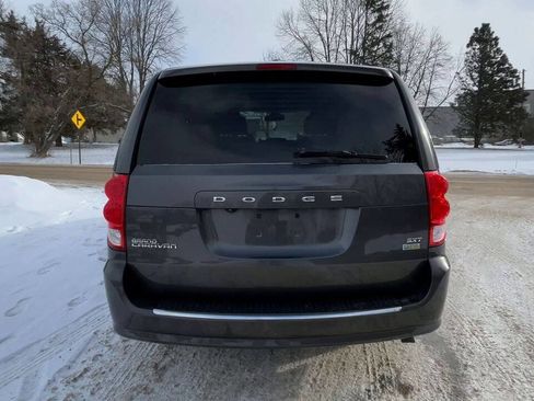 Used 2019 Dodge Grand Caravan SXT image 4