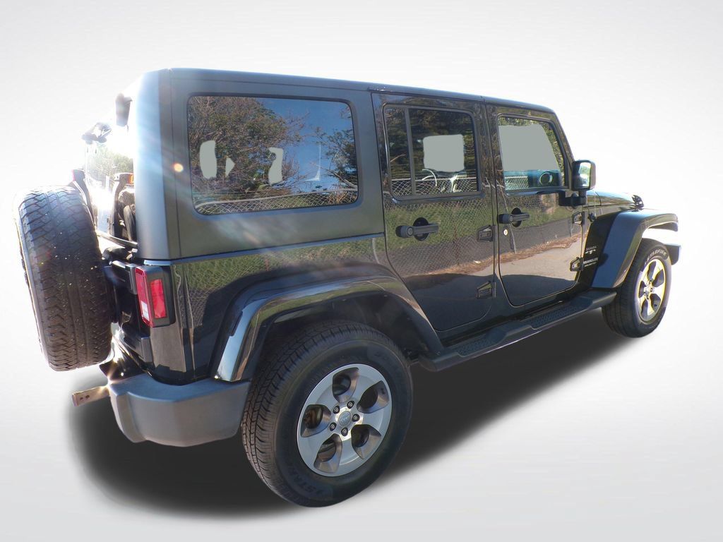 Used 2017 Jeep Wrangler Unlimited Sahara AWD/4WD image 7