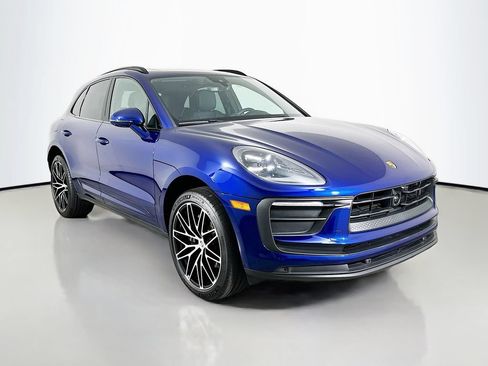 Certified 2025 Porsche Macan AWD/4WD image 7