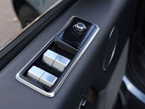Used 2018 Land Rover Range Rover HSE image 12