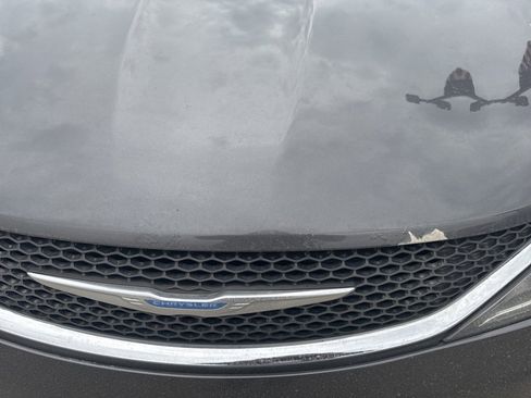 Used 2018 Chrysler Pacifica Touring Plus w/ Tire & Wheel Group image 4