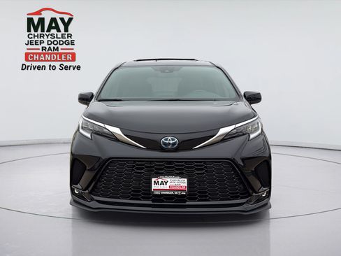 Used 2023 Toyota Sienna XSE w/ XSE Plus Package AWD/4WD image 2