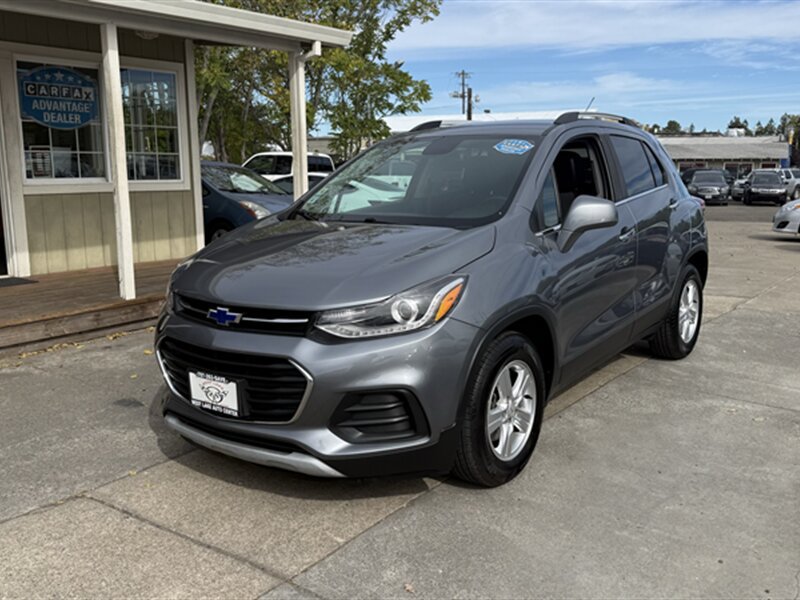 Used 2019 Chevrolet Trax LT w/ LT Convenience Package FWD image 2