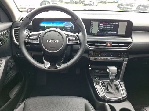 Certified 2024 Kia Seltos EX AWD/4WD image 11