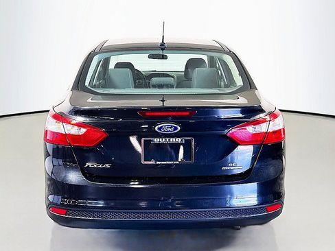 Used 2014 Ford Focus SE w/ SE Winter Package FWD image 6