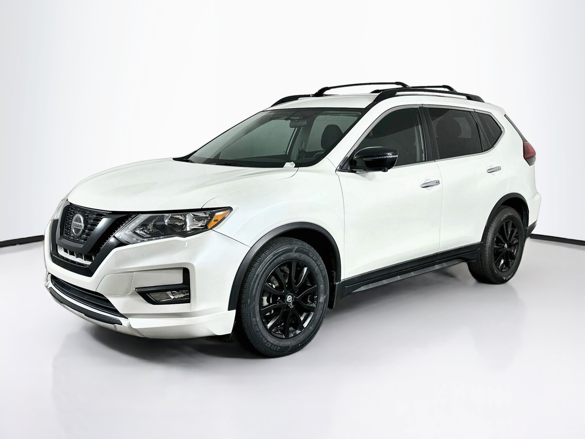 Used 2018 Nissan Rogue SV w/ Premium Package FWD image 3