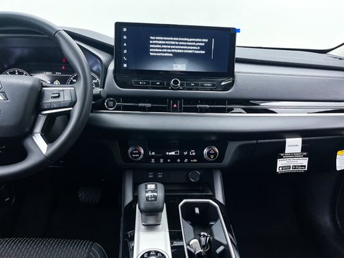 New 2025 Mitsubishi Outlander ES image 14