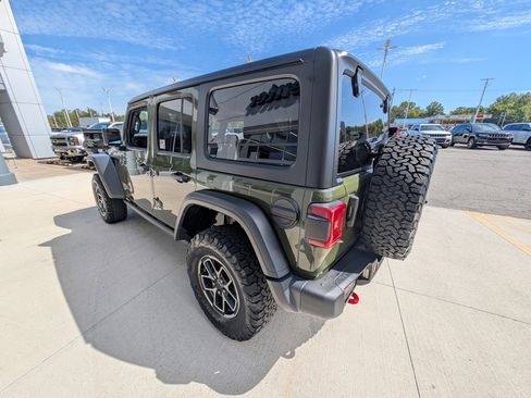 Used 2024 Jeep Wrangler Unlimited Rubicon w/ Capability Package image 7