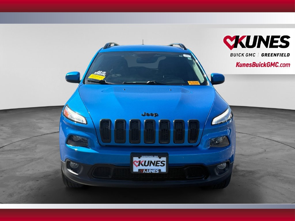 Used 2018 Jeep Cherokee Latitude w/ Altitude Package AWD/4WD image 3