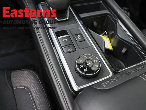 Used 2024 Nissan Pathfinder SV w/ SV Premium Package AWD/4WD image 22
