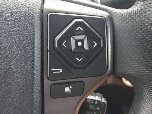 Used 2017 Toyota Tacoma TRD Sport w/ Tow Package (A/T) AWD/4WD image 22