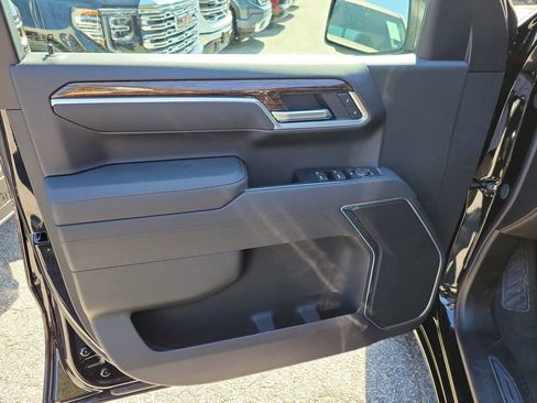 New 2026 GMC Sierra 1500 SLE w/ X31 Off-Road Package AWD/4WD image 10