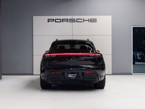 Certified 2025 Porsche Macan 4 Electric AWD/4WD image 6