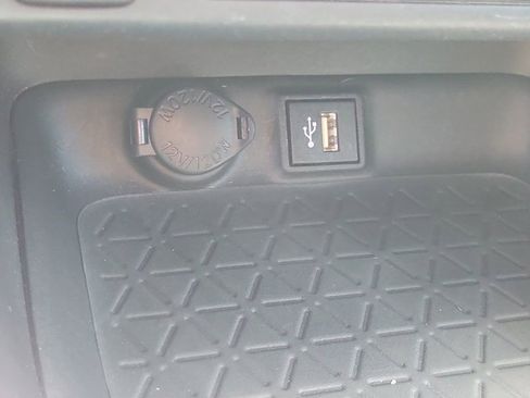 Used 2023 Toyota RAV4 XLE Premium image 28