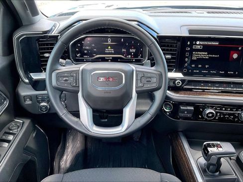 Used 2025 GMC Sierra 1500 Elevation image 8