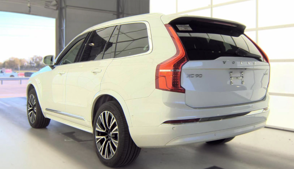 Used 2025 Volvo XC90 T8 Plus w/ Protection Package Premier AWD/4WD image 8