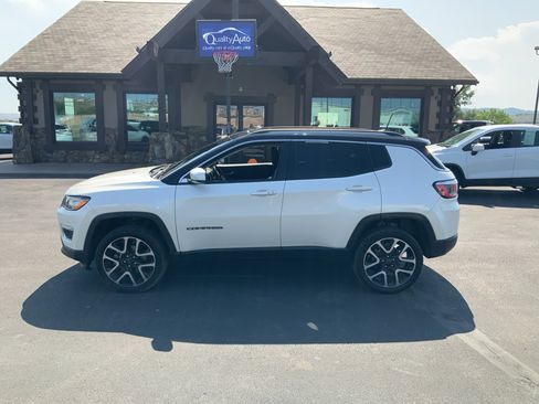 Used 2018 Jeep Compass Limited w/ Navigation Group AWD/4WD image 3