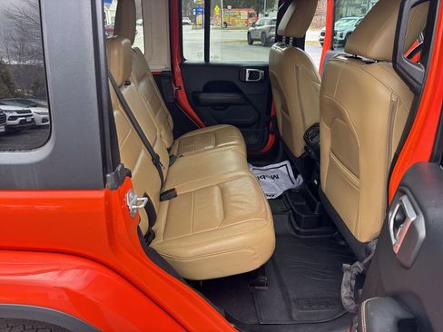 Used 2019 Jeep Wrangler Unlimited Sahara w/ Dual Top Group AWD/4WD image 19