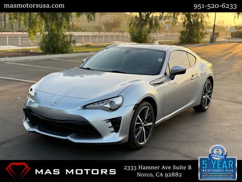 Used 2018 Toyota 86 image 1
