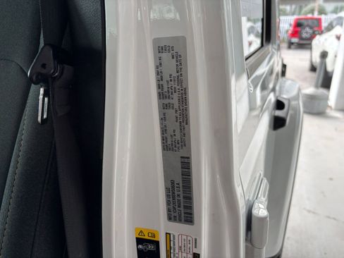 Used 2025 Jeep Wrangler Sahara image 29