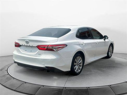 Used 2018 Toyota Camry LE image 5