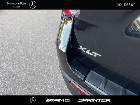 Used 2022 Ford Explorer XLT w/ Equipment Group 202A image 5