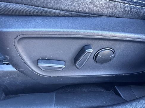 Used 2025 Ford Escape SE w/ PHEV Premium Package image 22