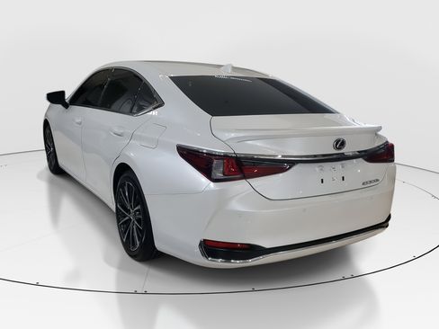 Used 2025 Lexus ES 300h w/ Premium Package image 6