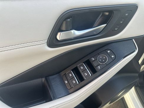 Used 2023 Nissan Rogue SL AWD/4WD image 9