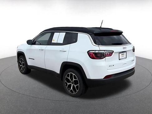 Used 2025 Jeep Compass Limited AWD/4WD image 10