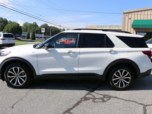 Used 2022 Ford Explorer ST-Line w/ Class IV Trailer Tow Package AWD/4WD image 2