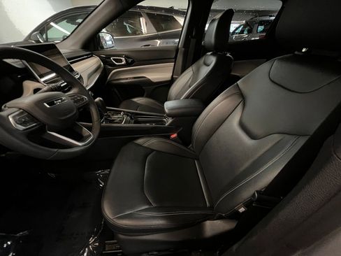 Used 2025 Jeep Compass Limited image 28