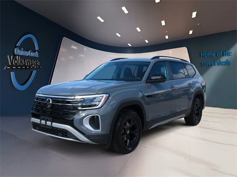 New 2025 Volkswagen Atlas Peak Edition SE image 7