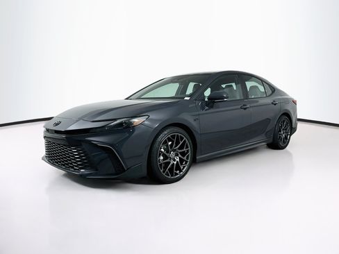 Used 2025 Toyota Camry SE w/ Convenience Package FWD image 3