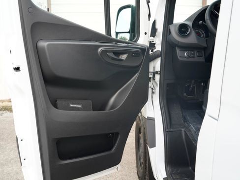 Used 2025 Mercedes-Benz Sprinter 2500 image 26