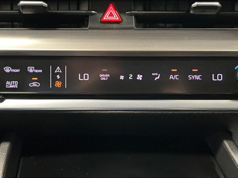 Used 2023 Kia Sportage EX AWD/4WD image 16