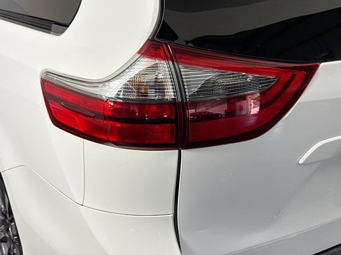 Used 2020 Toyota Sienna LE w/ LE Preferred Package AWD/4WD image 34