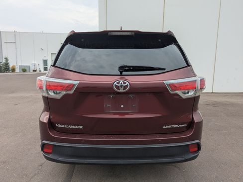 Used 2014 Toyota Highlander Limited w/ Driver Technology Package AWD/4WD image 6