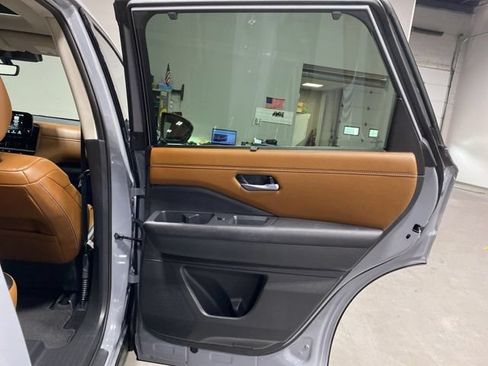 Certified 2025 Nissan Pathfinder Platinum w/ Cargo Package AWD/4WD image 27