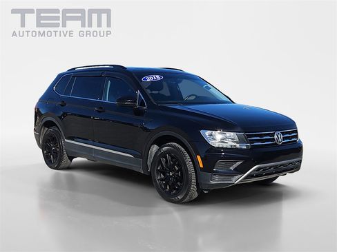 Used 2018 Volkswagen Tiguan SE w/ Panoramic Sunroof Package image 1