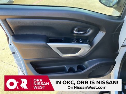 Used 2021 Nissan Titan SV w/ SV Convenience Package image 14