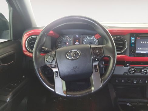 Used 2018 Toyota Tacoma TRD Sport w/ Technology Package image 13